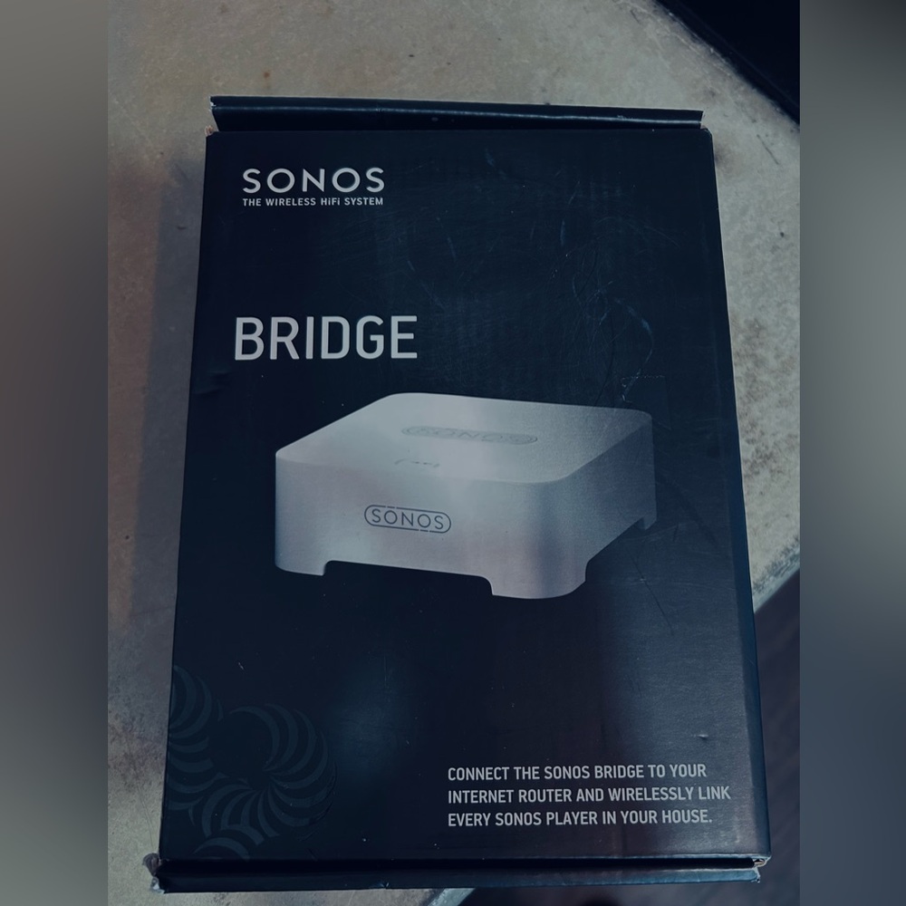 Sonos Bridge in Black and White